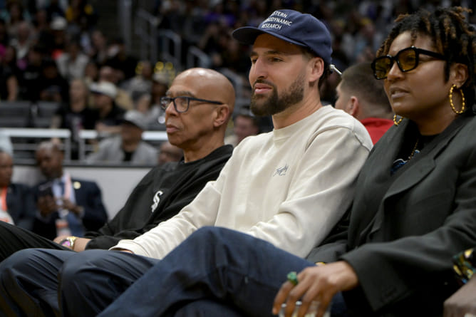 'WUT THE…?' - Klay Thompson's dad Mychal Thompson Faces Awkward Moment as Fan Confuses Him for Kareem Abdul-Jabbar During Selfie Op