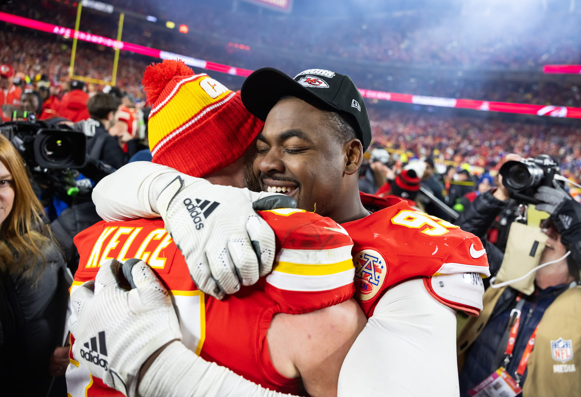 Taylor Swift Wants Travis Kelce At Home NFL Fans React As Chris 25282938 1766736046 