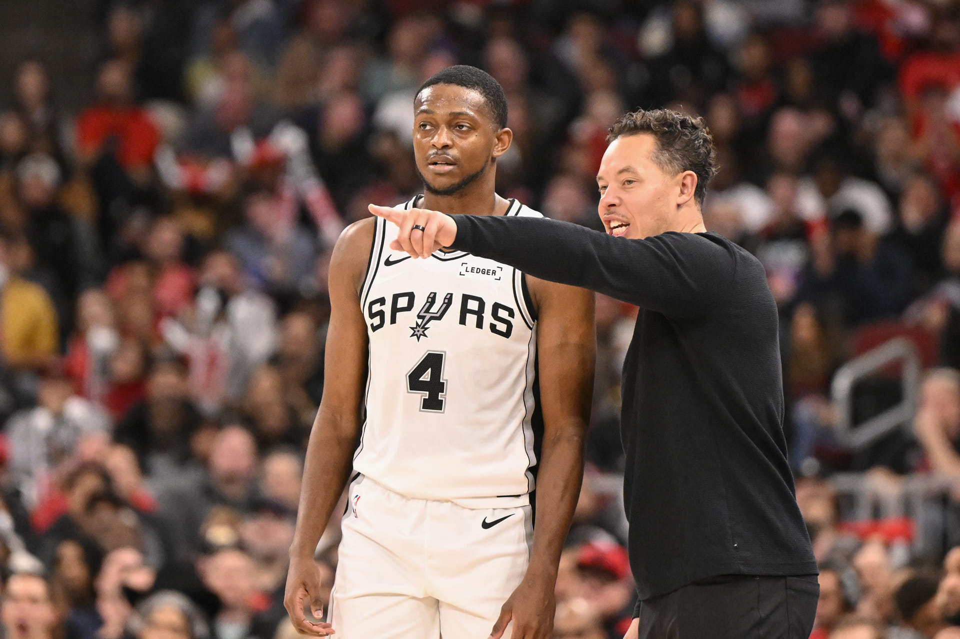 De&#039;Aaron Fox and Mitch Johnson of the San Antonio Spurs. (Photo: IMAGN)