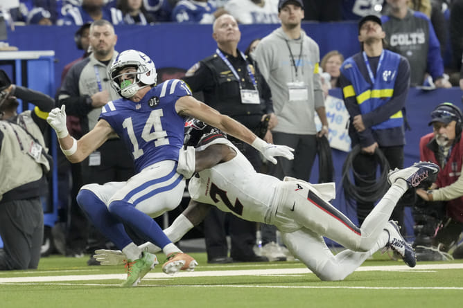 "The hot dog vendor had better chance": Chris Simms slams NFL referees over "Ridonkulous" PI call against Texans' Alec Pierce