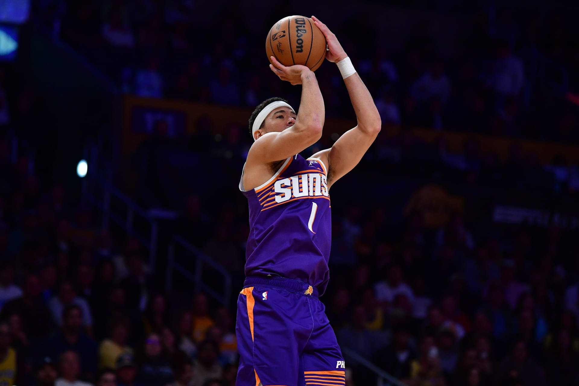 Devin Booker makes history despite groin injury. (Photo: IMAGN)