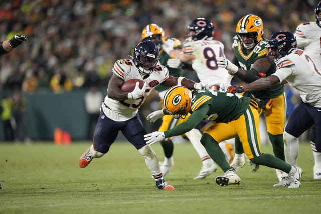 Ban referee betting” “Refs are biased”: NFL fans call out questionable  roughness call against Packers after brawl breaks out with Bears WR