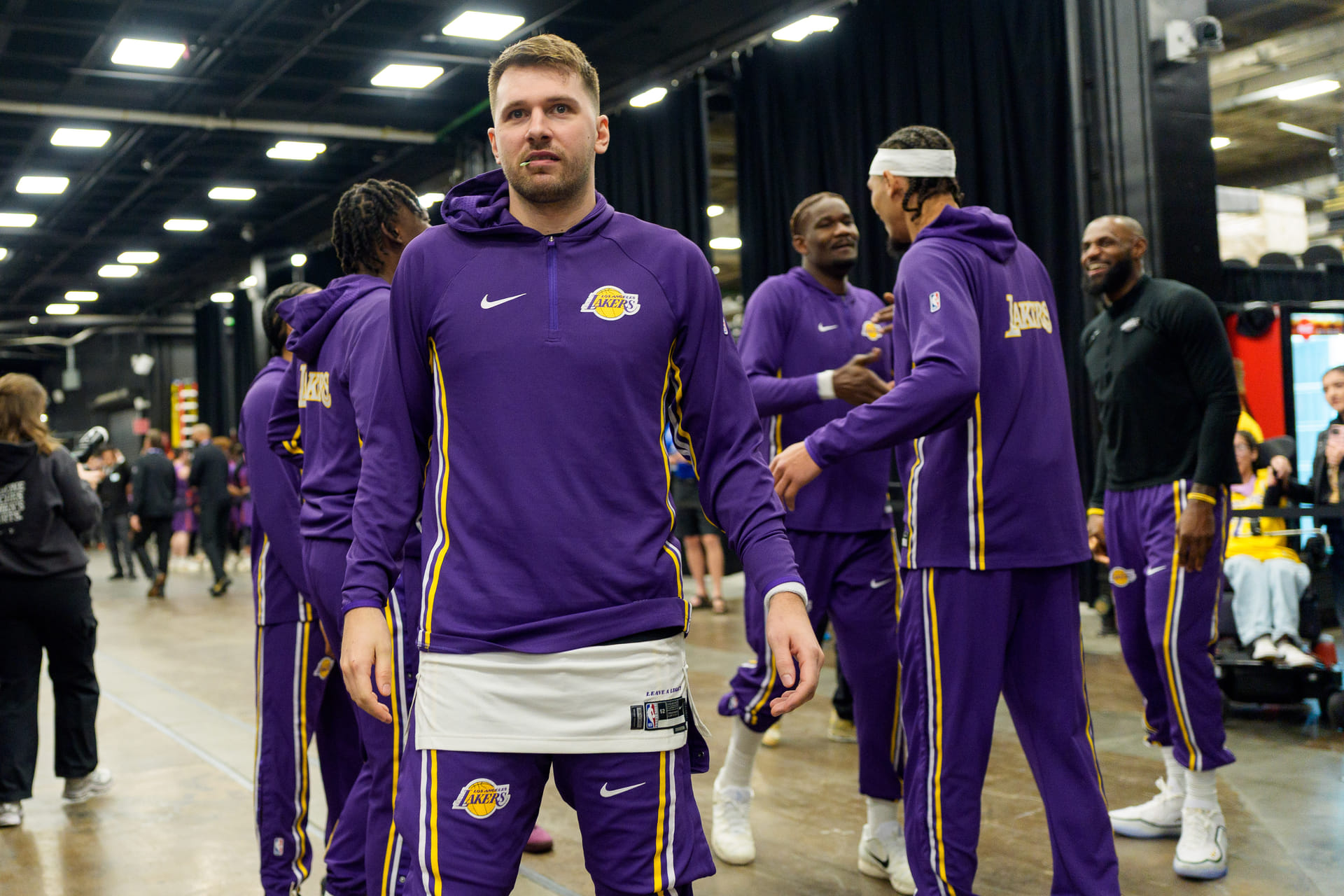 Deandre Ayton Fired Up After Luka Doncic Shocks Lakers Players and Staff With Heartfelt $375,000 Pre-Christmas Giveaway&nbsp;