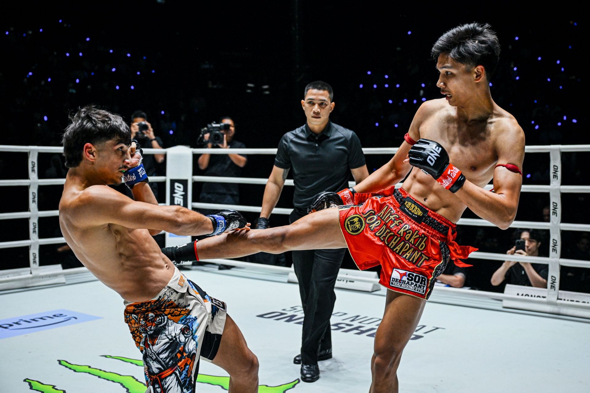 Aliff Sor Dechapan (right) claimed another impressive win at ONE Fight Night 38. [Image: ONE Championship]