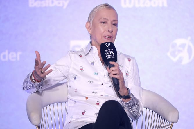 Martina Navratilova attacked for Donald Trump criticism, fires back at troll