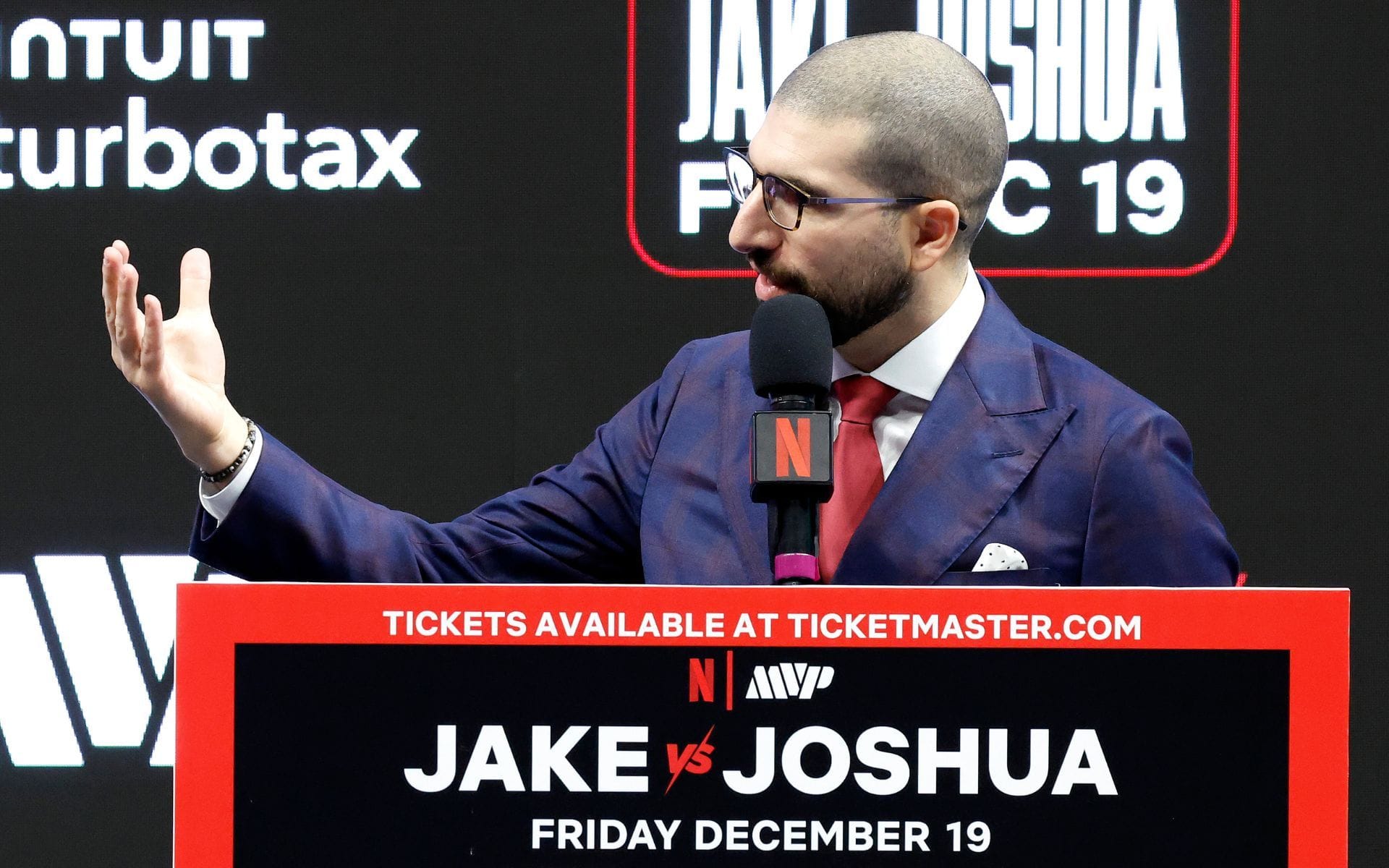 "Staring into my soul" - Ariel Helwani shares thoughts on Anthony Joshua's "surreal" moment after Jake Paul fight