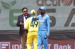 “This is the most pressure I’ve had” - KL Rahul laughs as India lose another toss in IND vs SA 2025 2nd ODI [Watch]