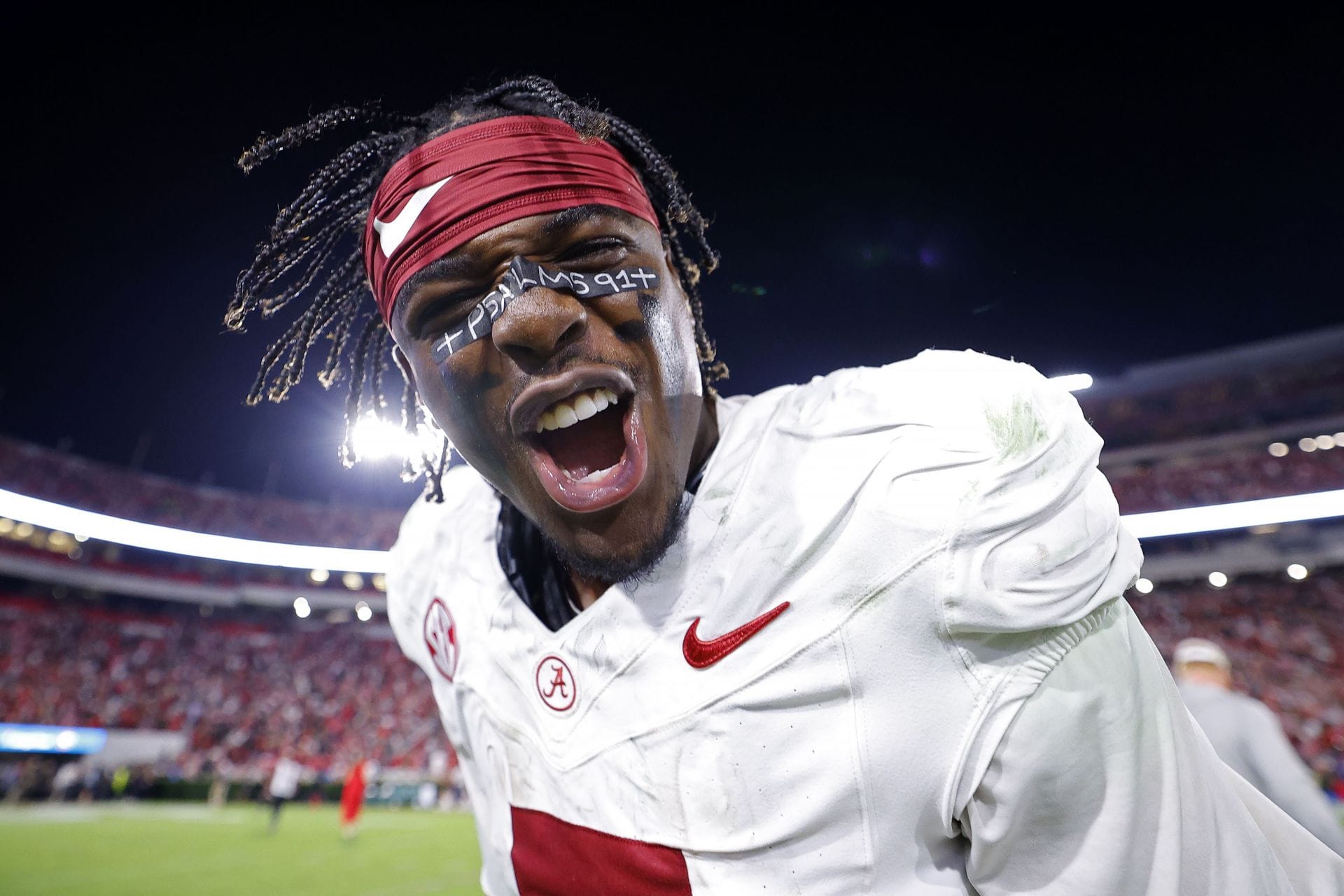 “They are scared,” “Mfs do be cheating”: OU fans rip Alabama WR Germie Bernard for his honest admission on Sooners’ home-field lights