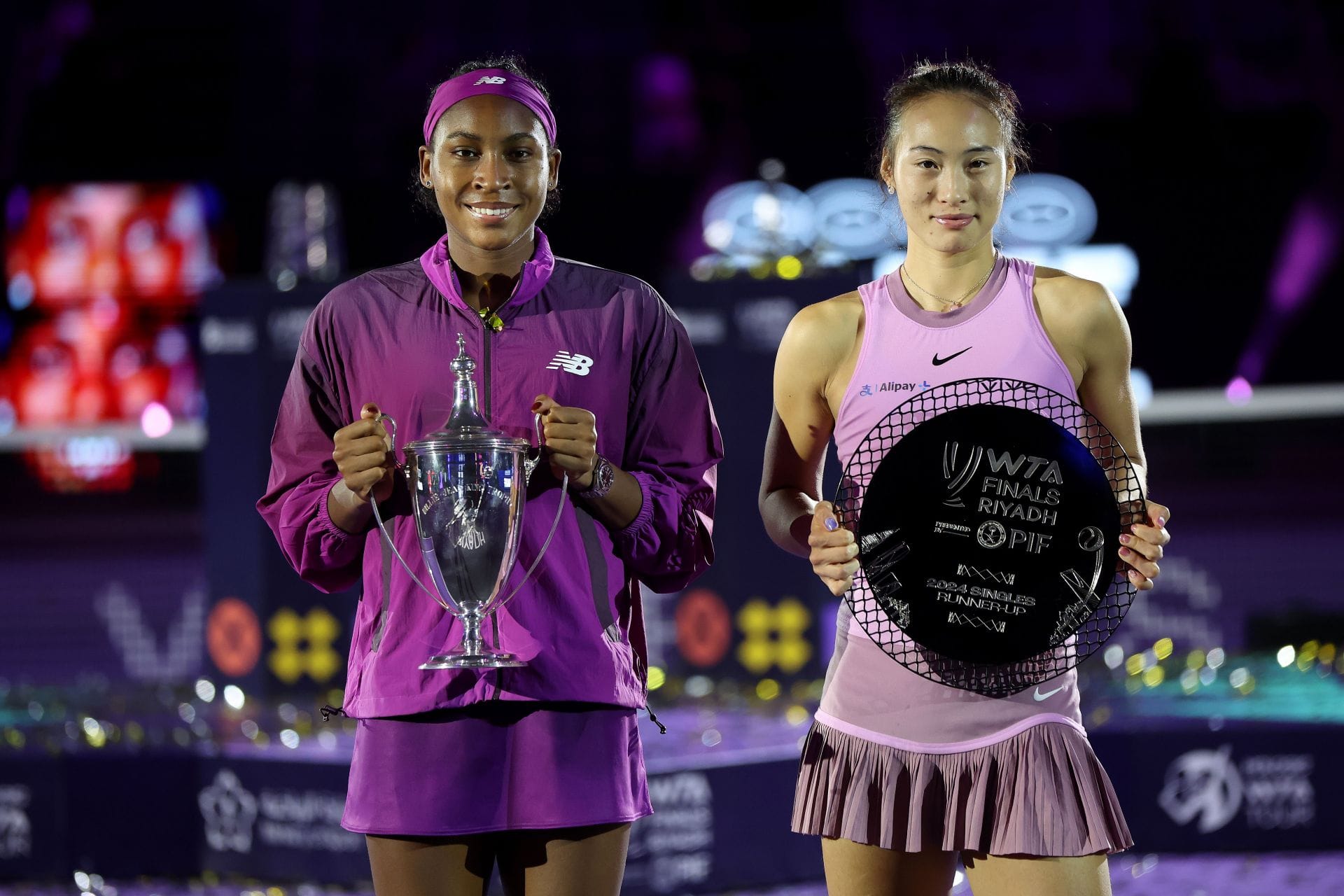 "More rigged than Aryna Sabalenka's draws" - Fans shocked by Coco Gauff & Zheng Qinwen's 156-unforced error-filled match winning prestigious WTA award