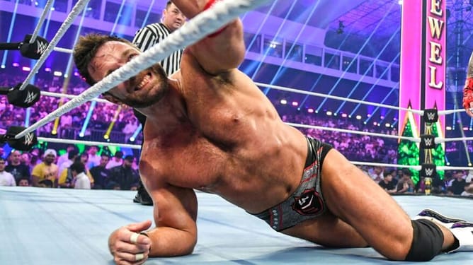 WWE's most beloved babyface to turn heel after 934 days by attacking LA Knight? Exploring the potential