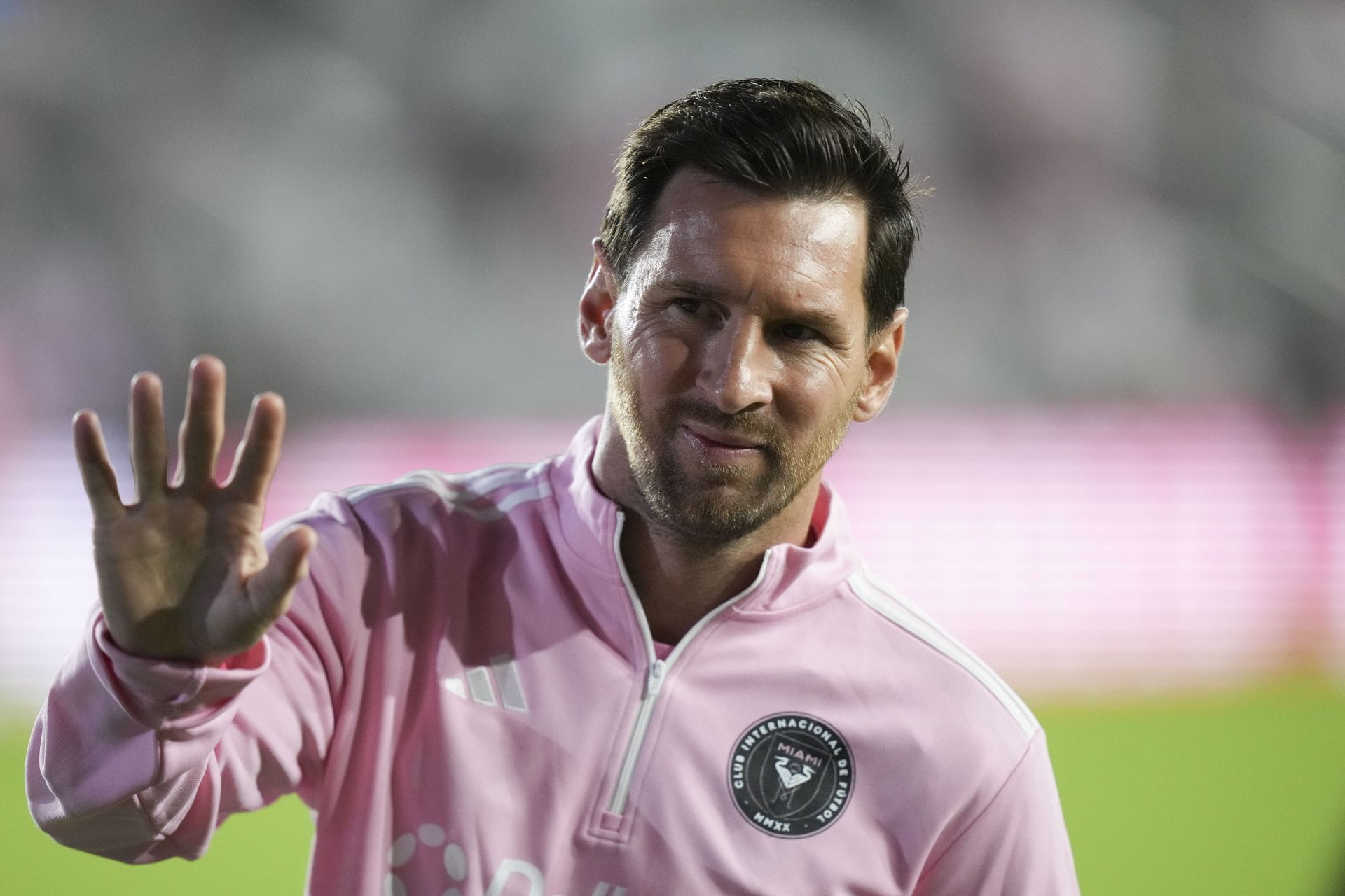 "If he calls me to play for Inter Miami, I'll go by bicycle!" - Ex-Argentina star opens door to Lionel Messi reunion with hilarious claim