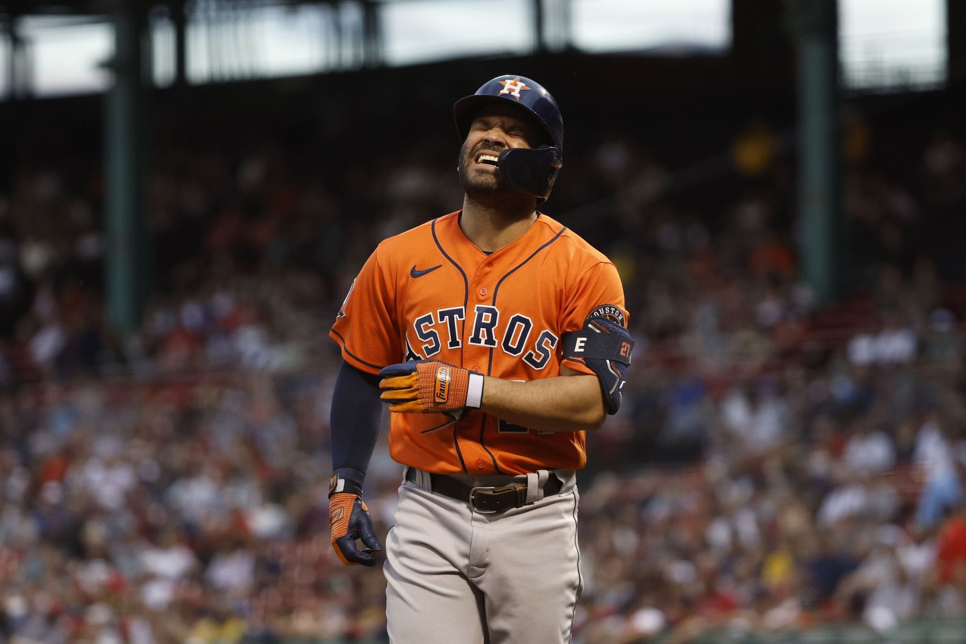 Jose Altuve grimaces after picking up a minor injury - Source: Getty