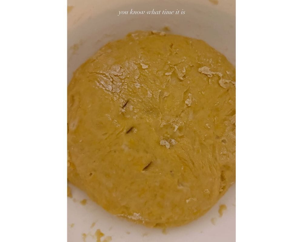 Justin Herbert&#039;s GF Madison Beer flexes her cooking skills for 2025 Christmas while showing off freshly baked holiday treat [IG/@madisonbeer]