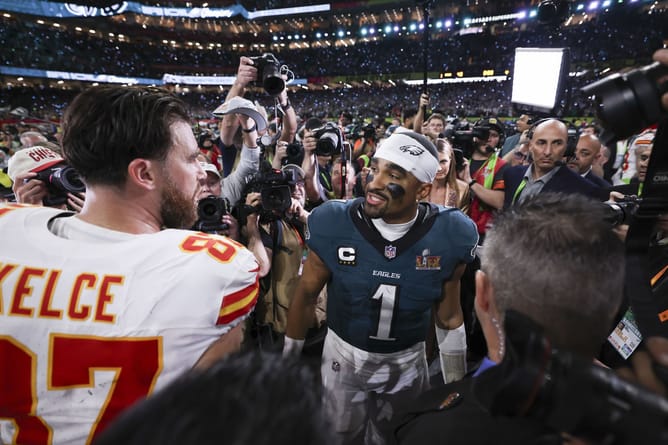 "Lot of what the f*ck plays": Travis Kelce doesn't mince words about Jalen Hurts' "f*cking ridiculous" showing in Eagles' 22-19 loss to Chargers