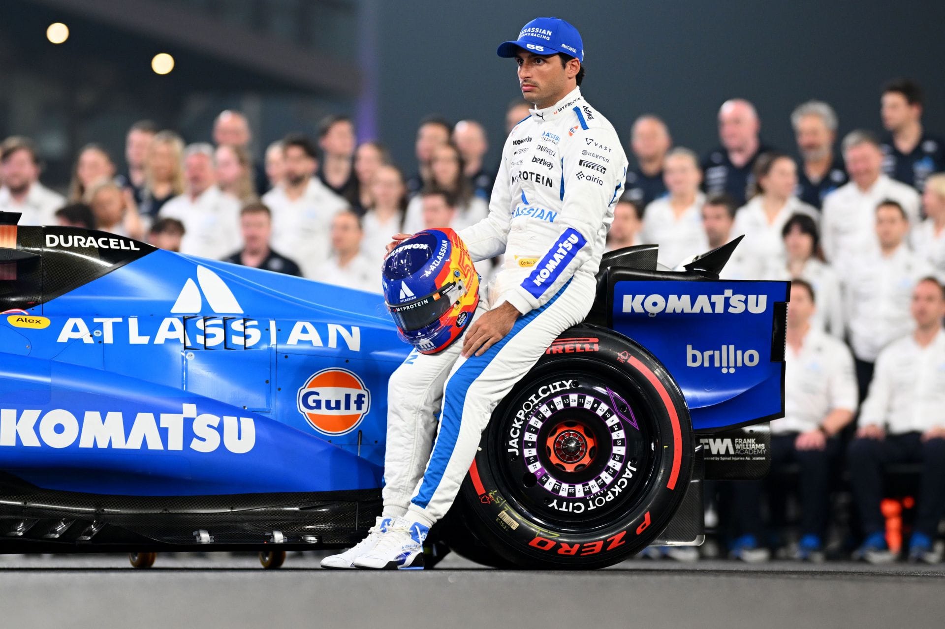 Carlos Sainz with the Williams team at the F1 Abu Dhabi Grand Prix - Source: Getty