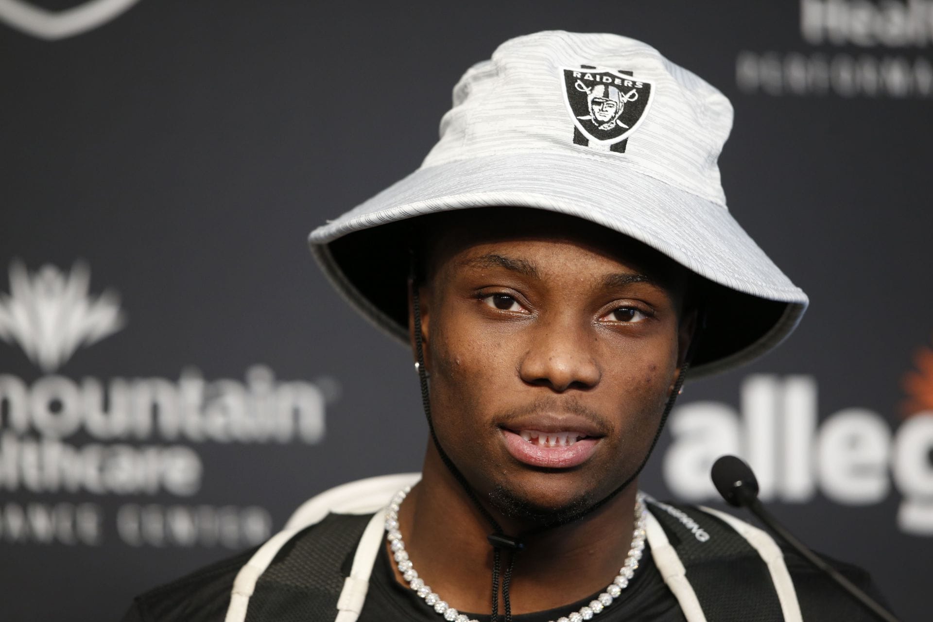 "Future Chief," "He sped right through that": NFL fans react as Henry Ruggs graduates from Alabama with 4.0 GPA