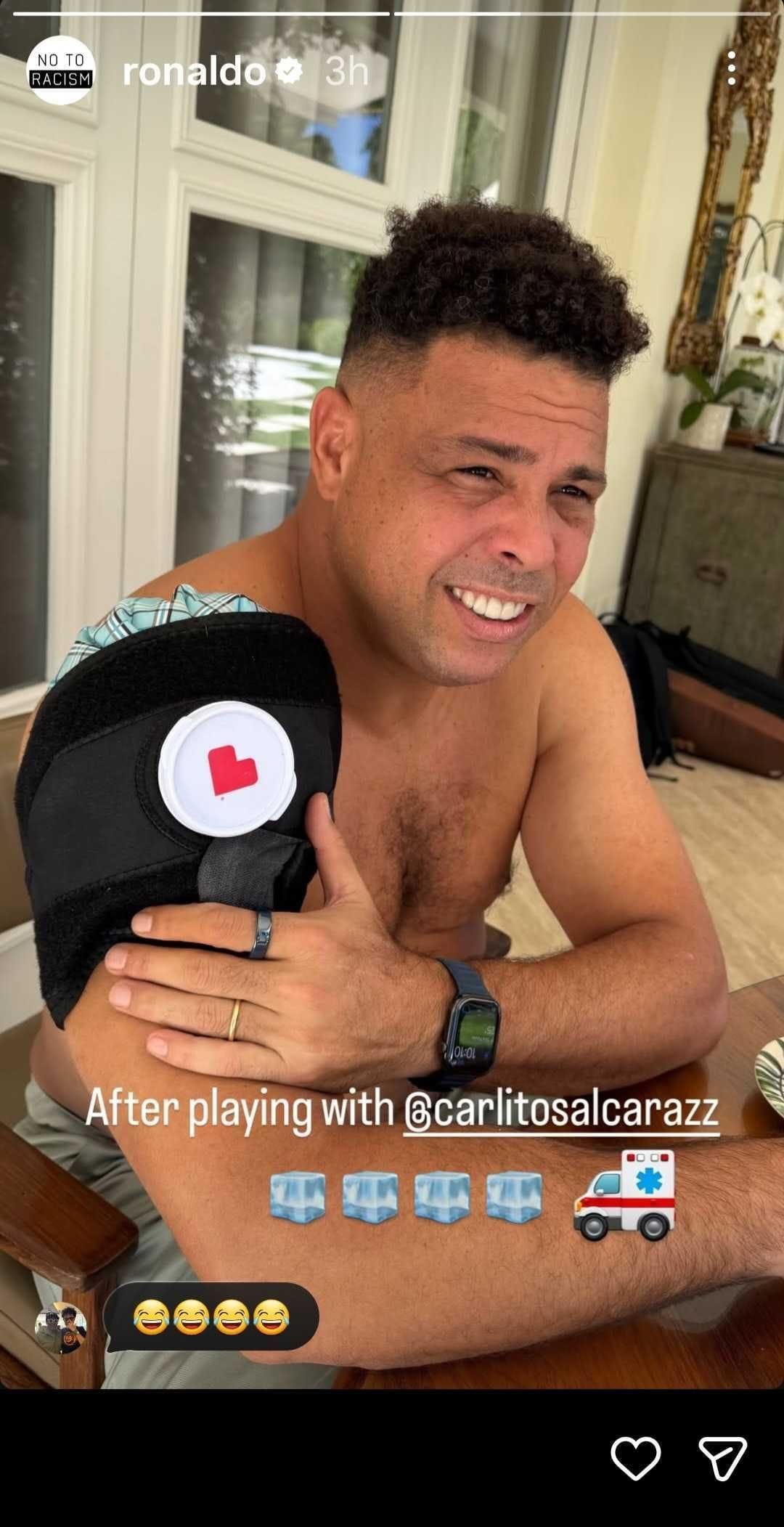 Ronaldov príbeh na Instagrame, v ktorom bol s pripútaným ramenom po tom, čo udrel Alcaraza (Zdroj: Instagram/ronaldo)