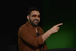 "Batting ke coaching ke liye koi nahi aata" - Indian legend’s hilarious toss banter with Kapil Sharma amid 3rd IND vs SA 2025 ODI