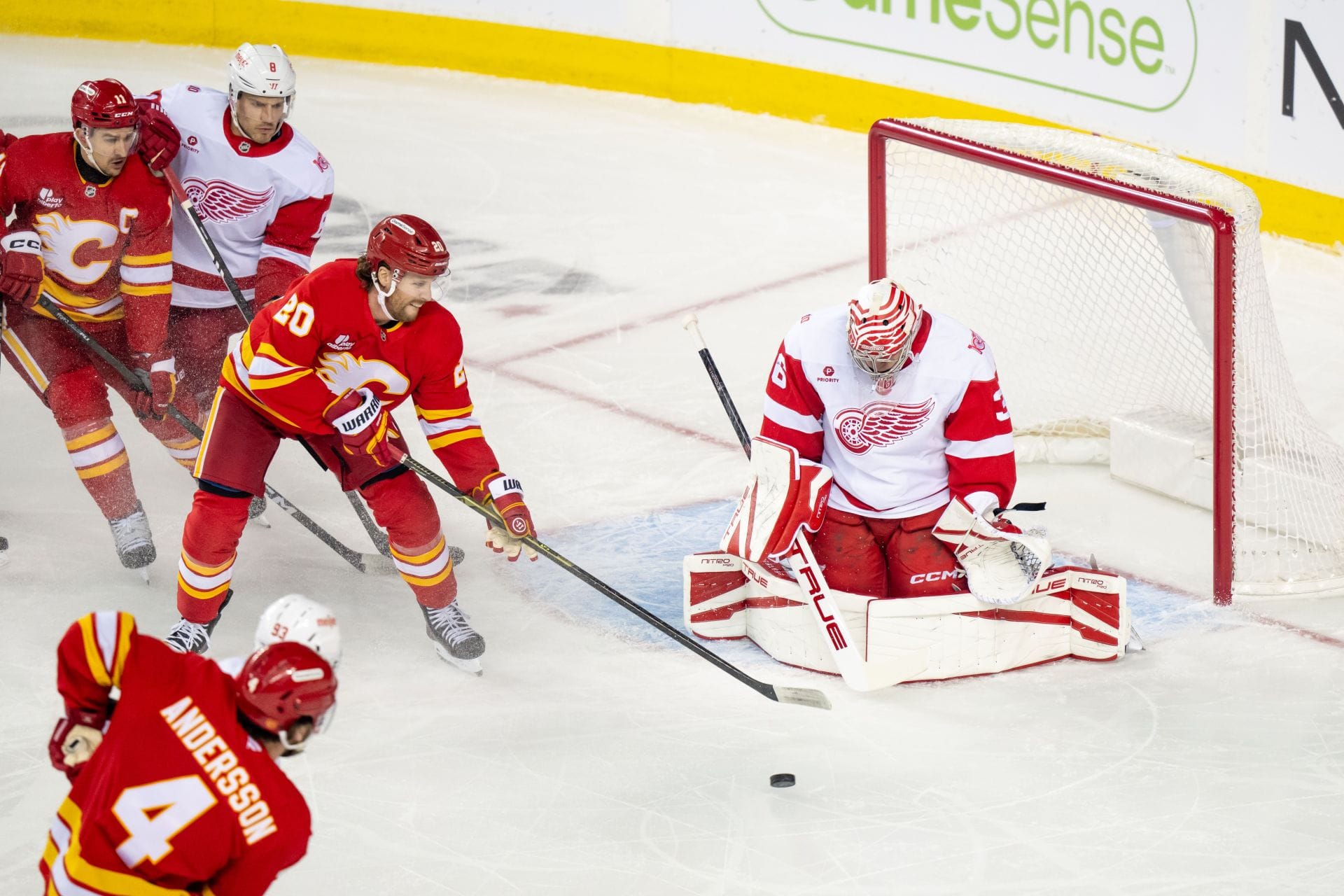 NHL: DEC 10 Red Wings at Flames - Source: Getty