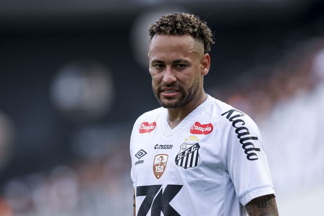 Neymar responds with cheeky demand after Santos fan offers to donate knee for him to continue playing football