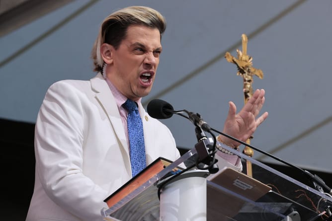 "It is a trauma response": Milo Yiannopoulos claims being gay is "not a sexuality" on Tucker Carlson's podcast