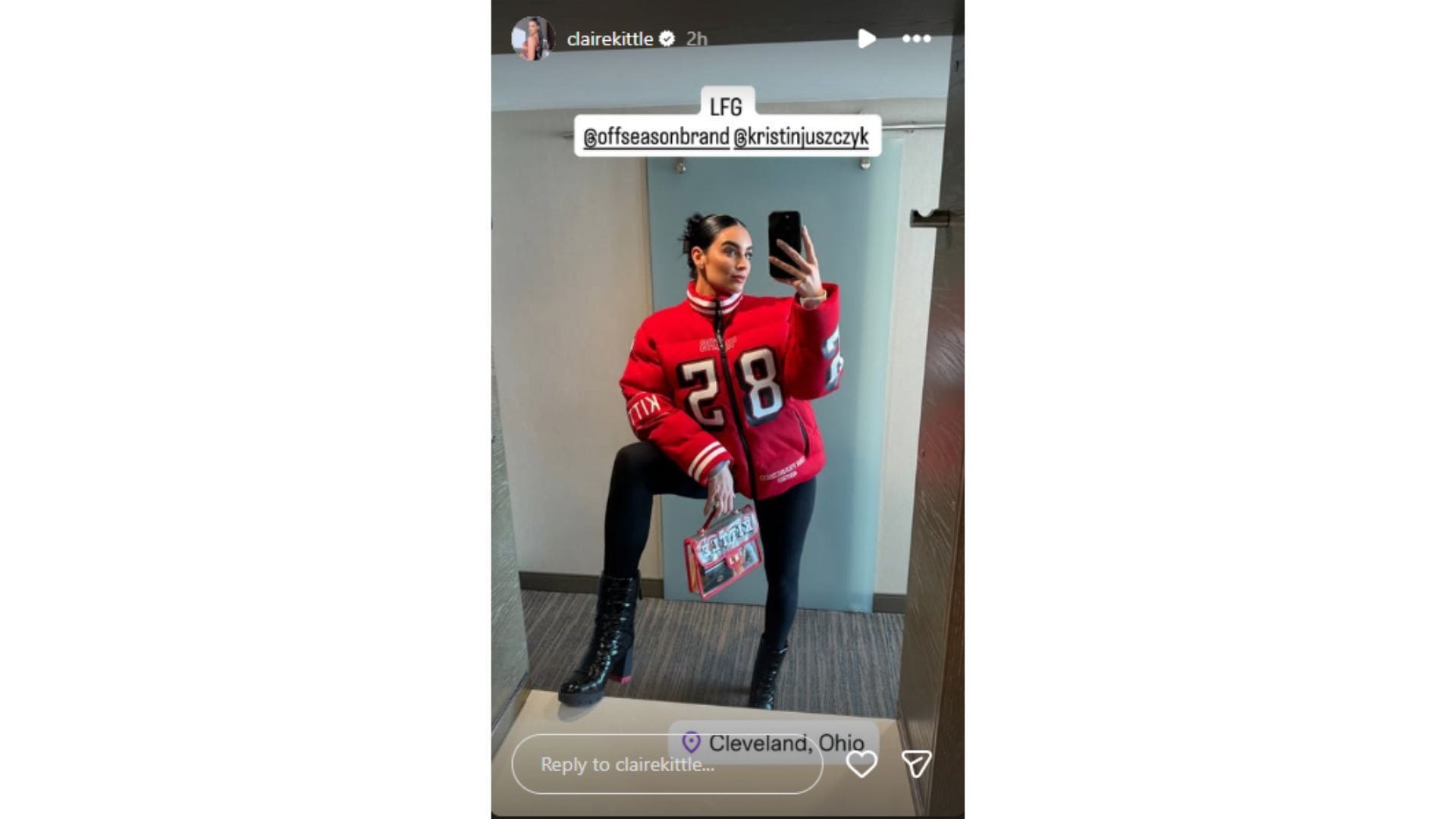 Claire Kittle predviedla svoj vlastný puffer vyrobený Kristin Juszczyk.(Credit@ clairekittle)