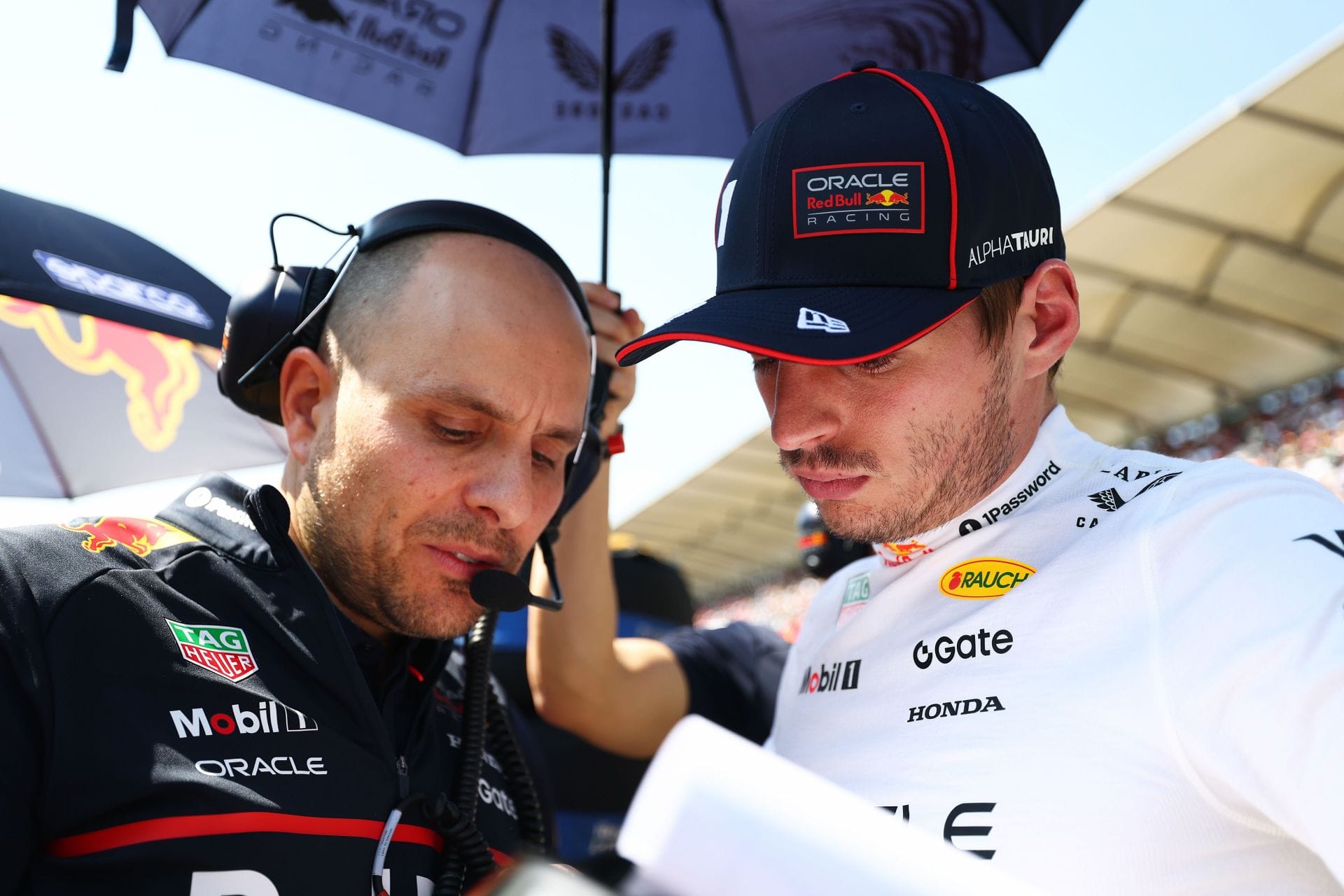 Max Verstappen và Gianpiero Lambiase tại Grand Prix Mexico - Nguồn: Getty