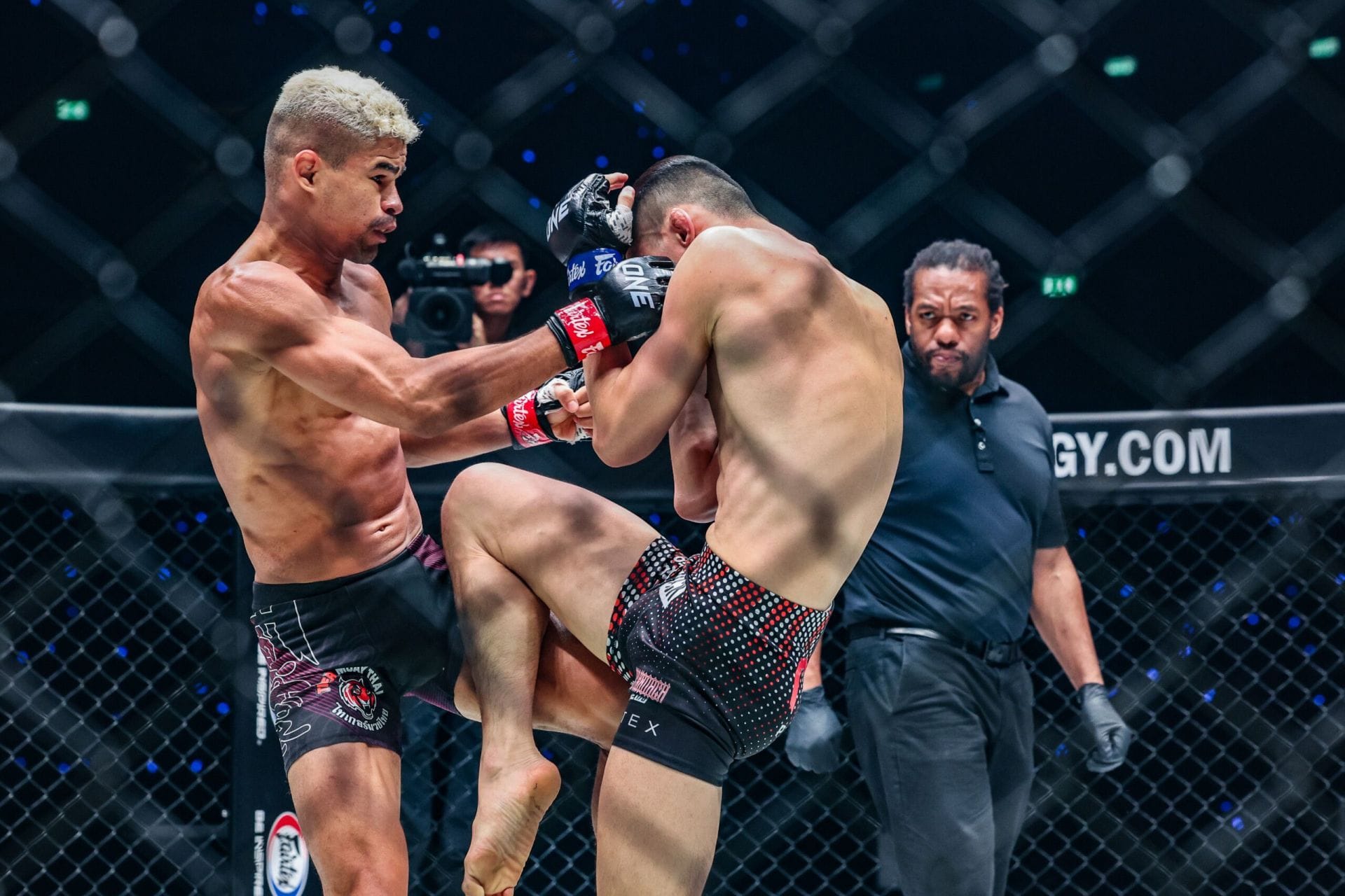 Fabricio Andrade (left) on his way to another wicked finish of Kwon Won Il at ONE 170 this past January. [Image: ONE Championship]