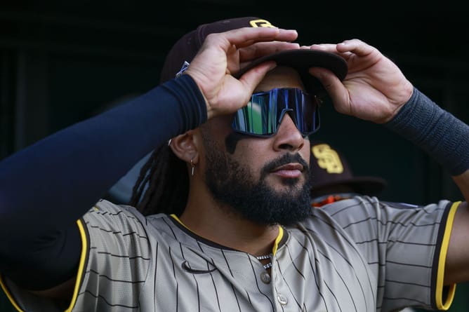 Padres phenom Fernando Tatis Jr. turns heads in stylish fit at Johnnie Walker Blue Label event