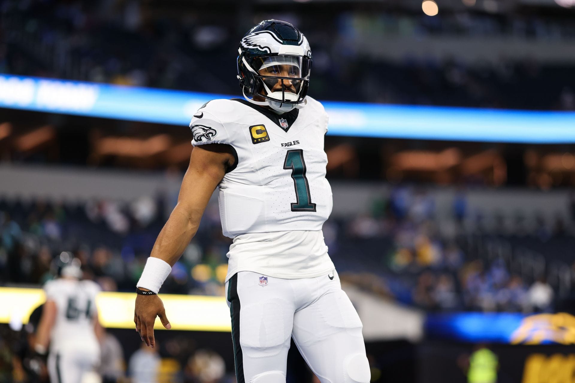“Get that hat off” “Philly fans even more triggered now”: NFL fans react as Jalen Hurts dons $8,200,000,000 worth MLB franchise's cap for Eagles game