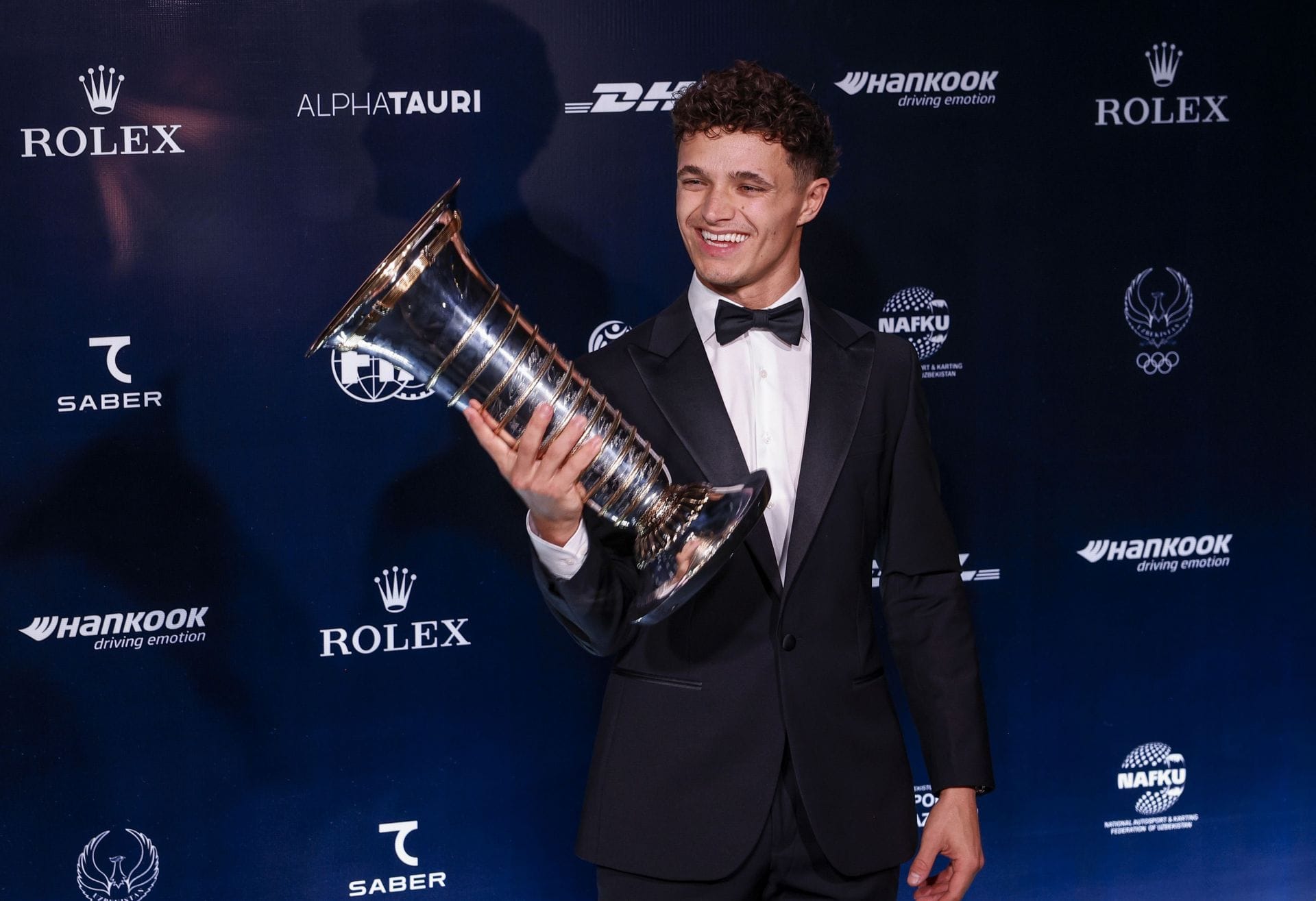 Lando Norris with his F1 championship trophy at the 2025 FIA Awards - Source: Getty