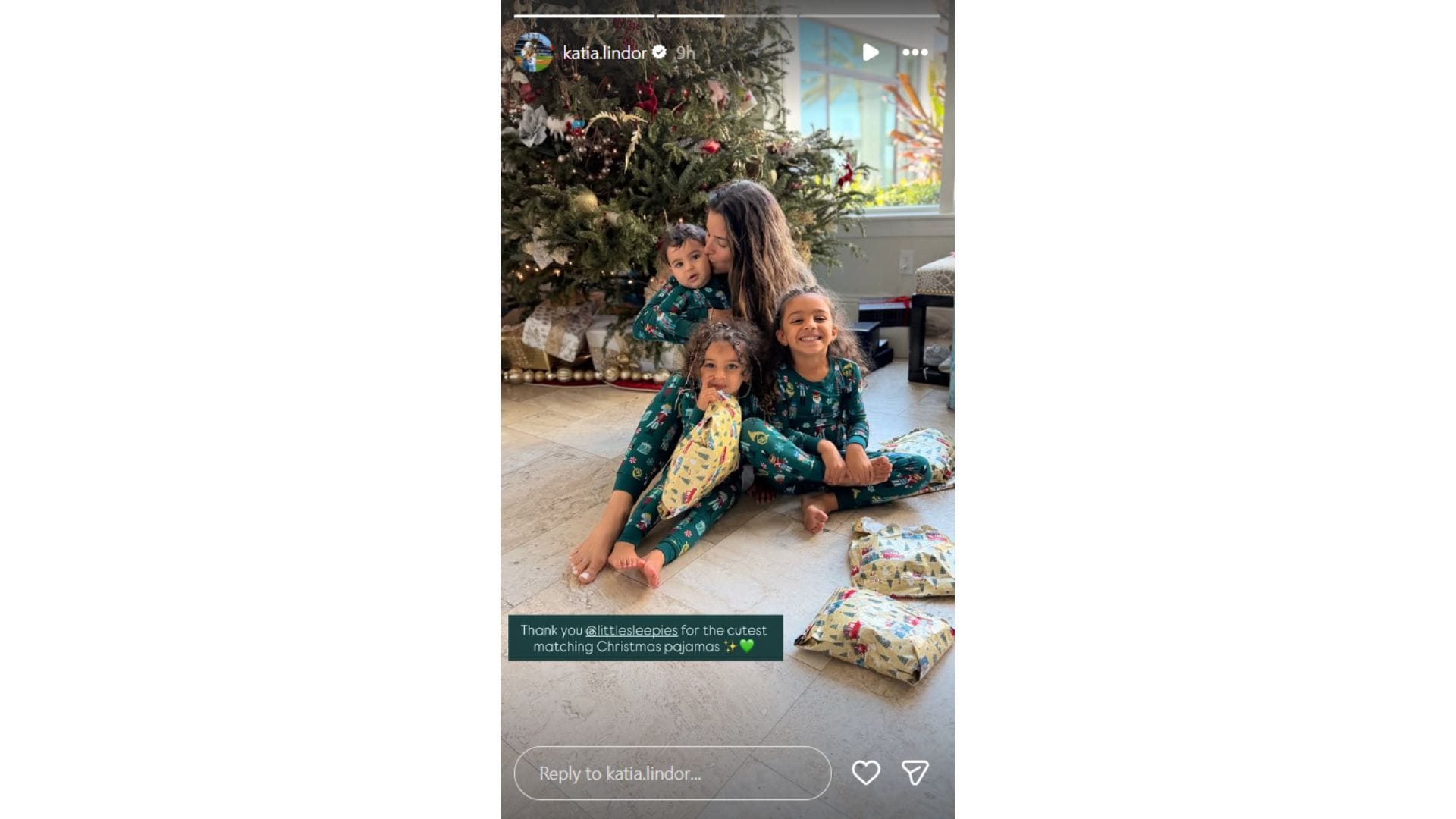Príbeh Katie Lindor na Instagrame s vianočnými oslavami jej detí (Zdroj: Instagram @katia.lindor)