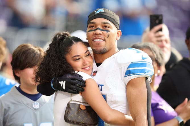 Amon-Ra St. Brown's gf Brooklyn Adams takes over "stylist" role after dressing up Lions WR in classy NFL fashion outfit