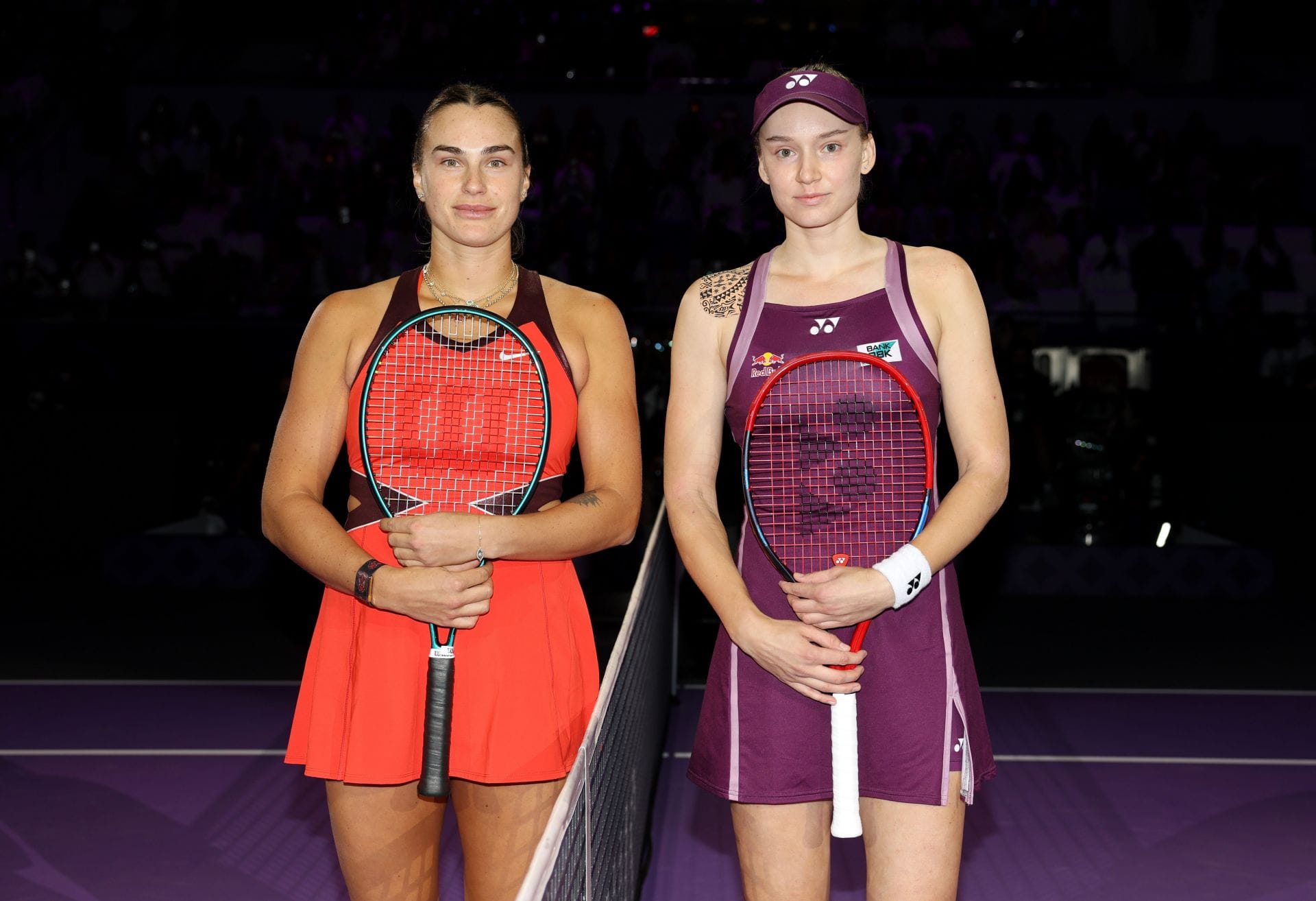 Aryna Sabalenka (left) and Elena Rybakina (right) in Buturce 2025: Getty Images