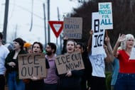 Protest proti ICE v Austinu v Texasu po smrti Renee Goodové (obrázek přes Getty)