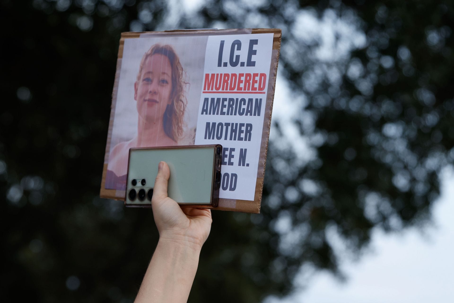 Qu&rsquo;a dit Hillary Clinton à propos de la fusillade de Renee Good ? Megyn Kelly affirme qu&rsquo;elle « met des vies en danger » avec ce message