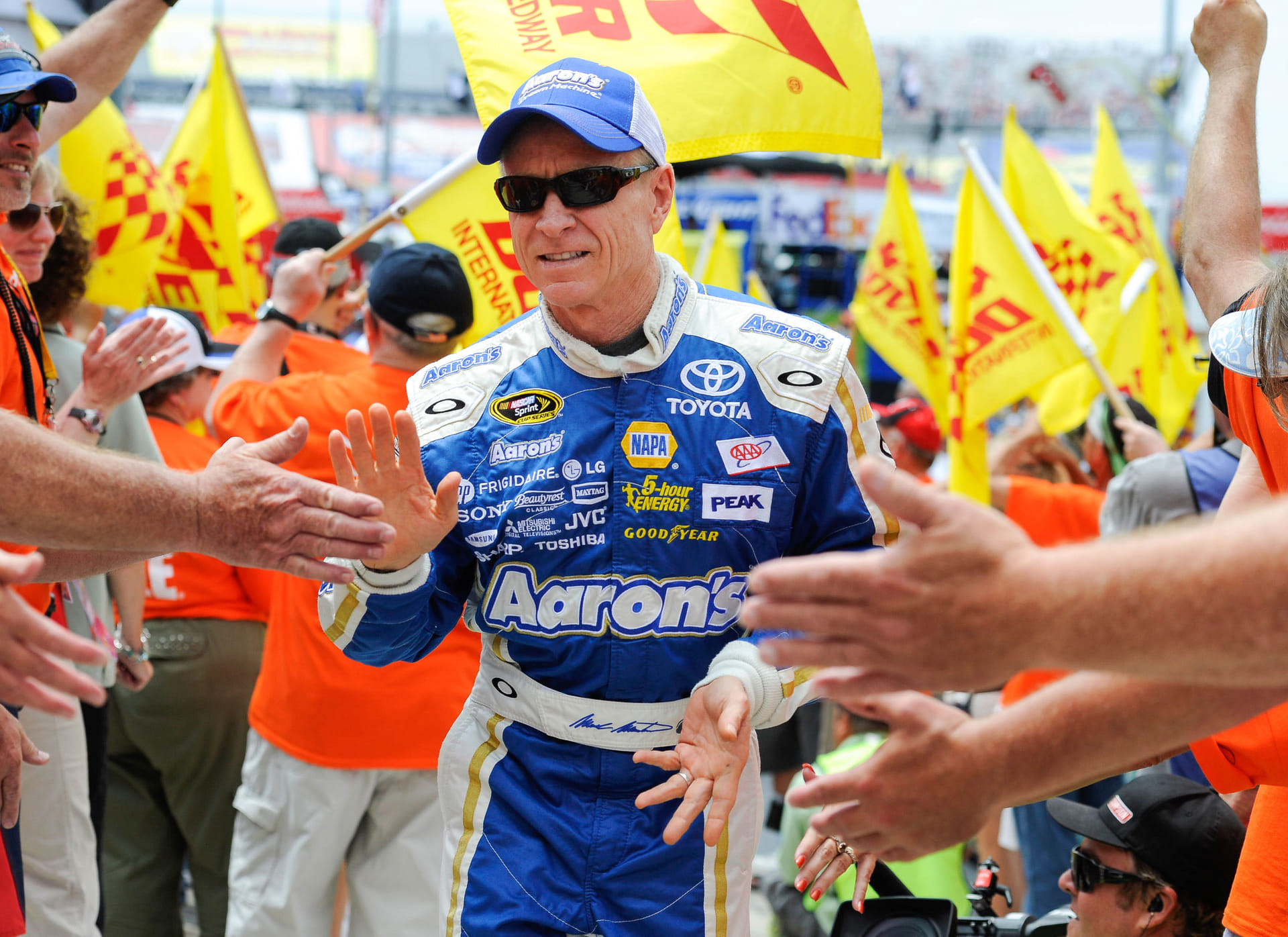 “I owe my entire career to the fans”: Mark Martin reveals how he ‘screamed’ inside NASCAR committee meeting over playoff format&nbsp;