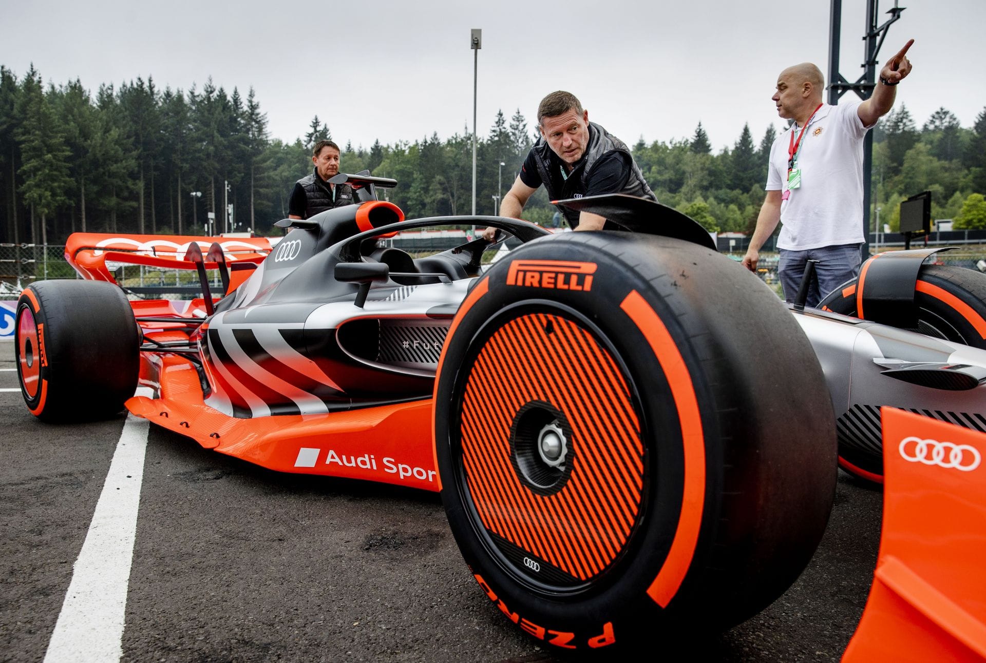 Vůz Audi F1 v nájezdu na 1. trénink ve SPA. Zdroj: Getty