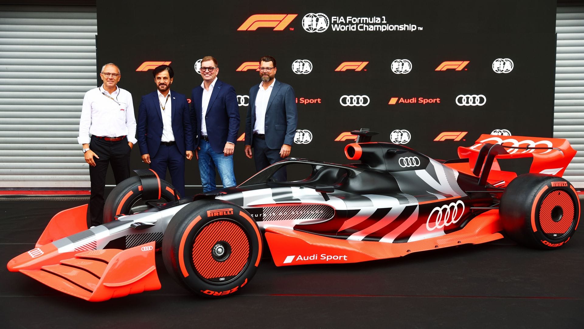 (LR) Stefano Domenicali, generální ředitel F1, Mohammed ben Sulayem, prezident FIA, Markus Duesmann, generální ředitel Audi, a Oliver Hoffmann během oznámení Audi F1. Zdroj: Getty