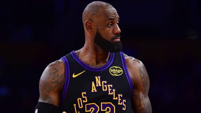 LeBron James Makes Frustration Clear After Late No-Foul Call on Shot in  Lakers vs Bucks Clash