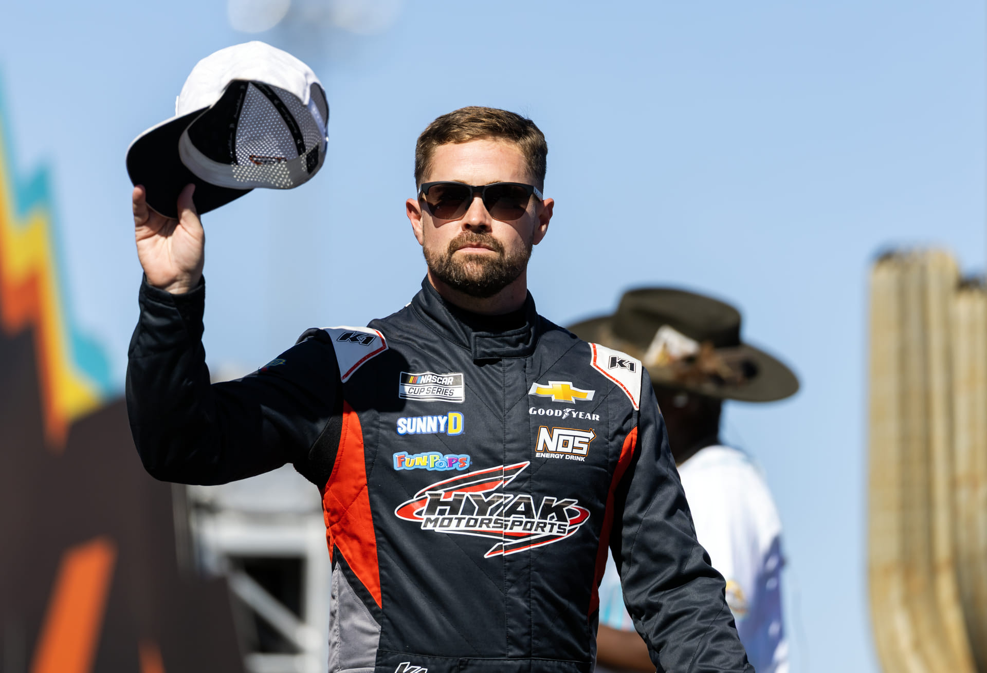 WATCH: Ricky Stenhouse Jr. shovels snow off Bowman Gray grandstands for fans before Cookout Clash