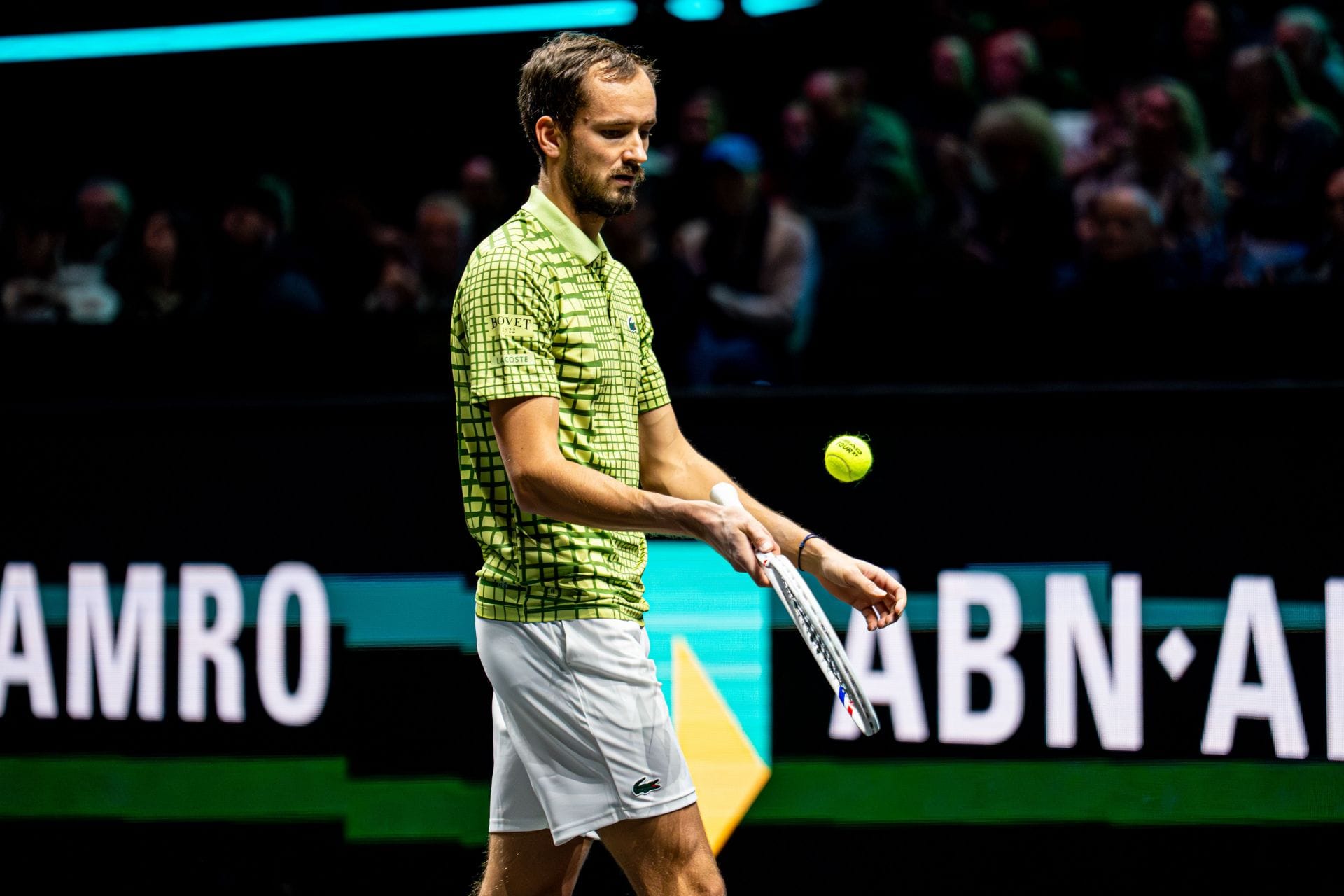 "Daniil Medvedev's such a manchild" - Fans call out Russian for kicking boards, swearing on court about balls used in Rotterdam shock exit