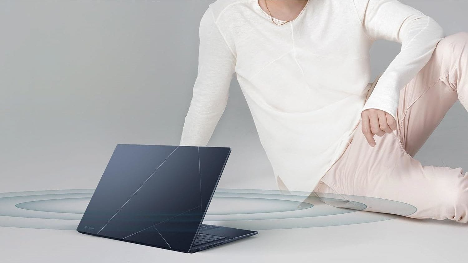 The ASUS Zenbook 14 delivers a powerful performance (Image via ASUS)