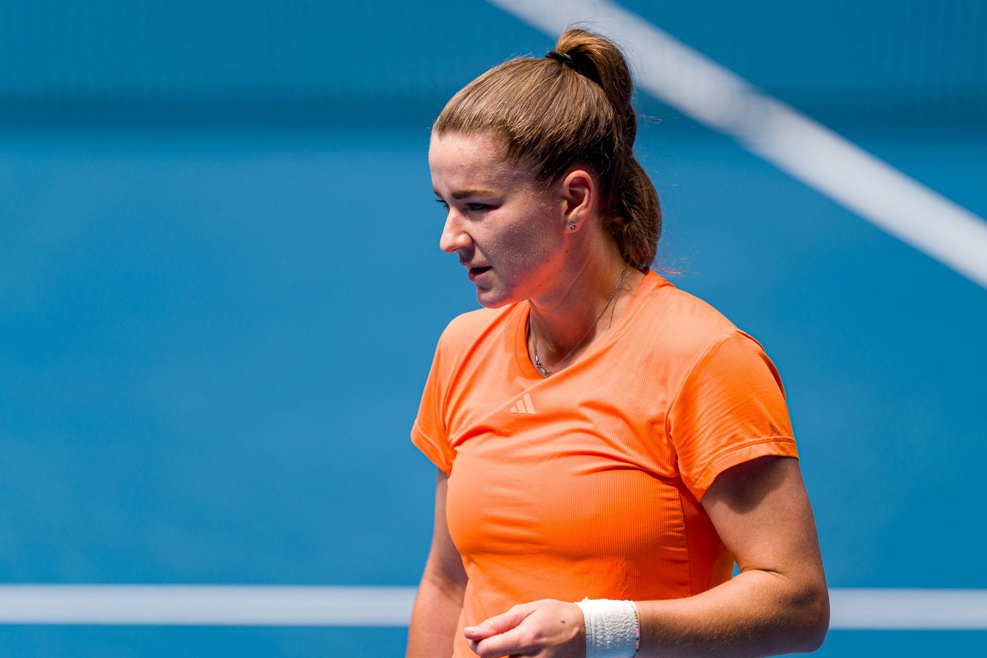 "Doha shouldn't be a WTA 1000 tournament";"A joke" - Fans appalled by Karolina Muchova & Karolina Pliskova playing with 'dead' crowd at Qatar Open