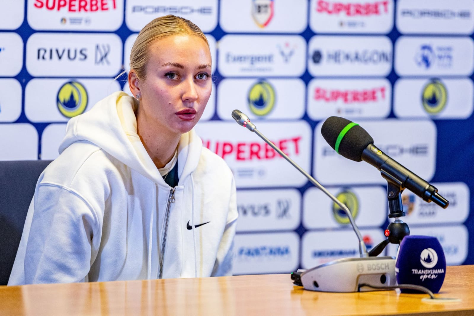 "Pathetic & embarrassing behavior" - Fans slam Anastasia Potapova after ...