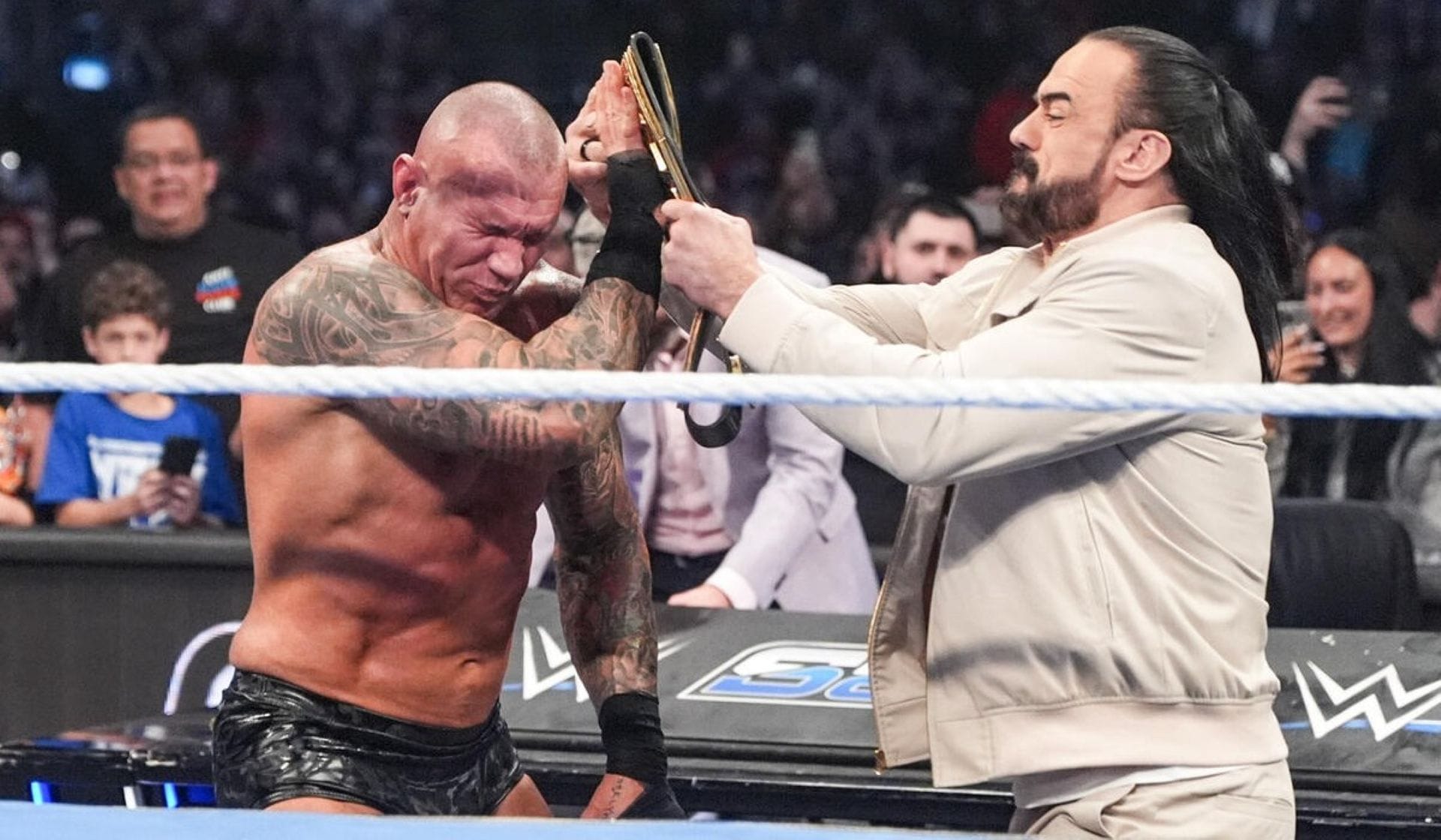 4 Possible finishes for the WWE Men’s Elimination Chamber match