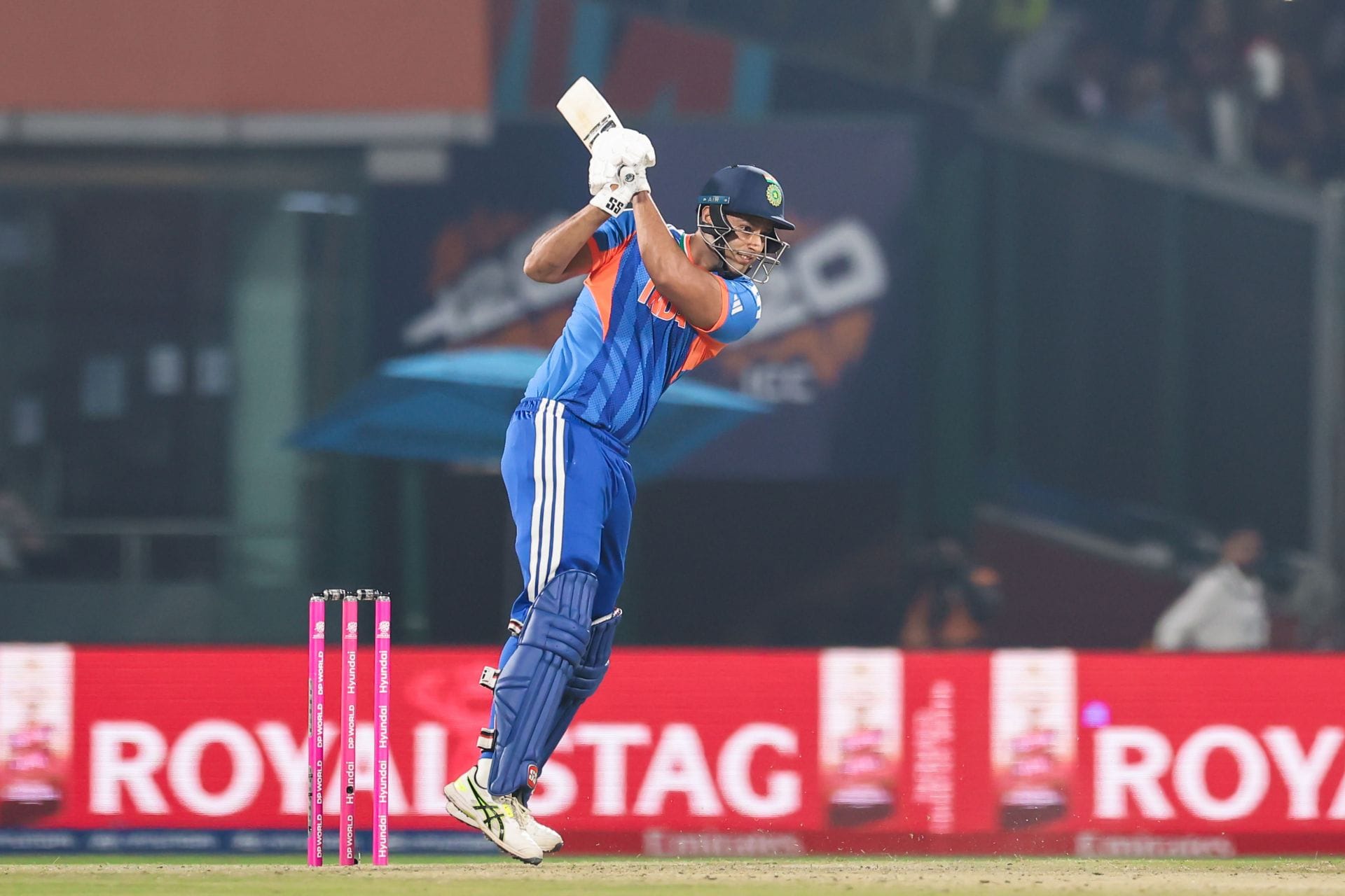 Shivam Dube breaks shackles with 88-meter 6 off Abrar Ahmed in IND vs PAK T20 World Cup 2026 match [Watch]