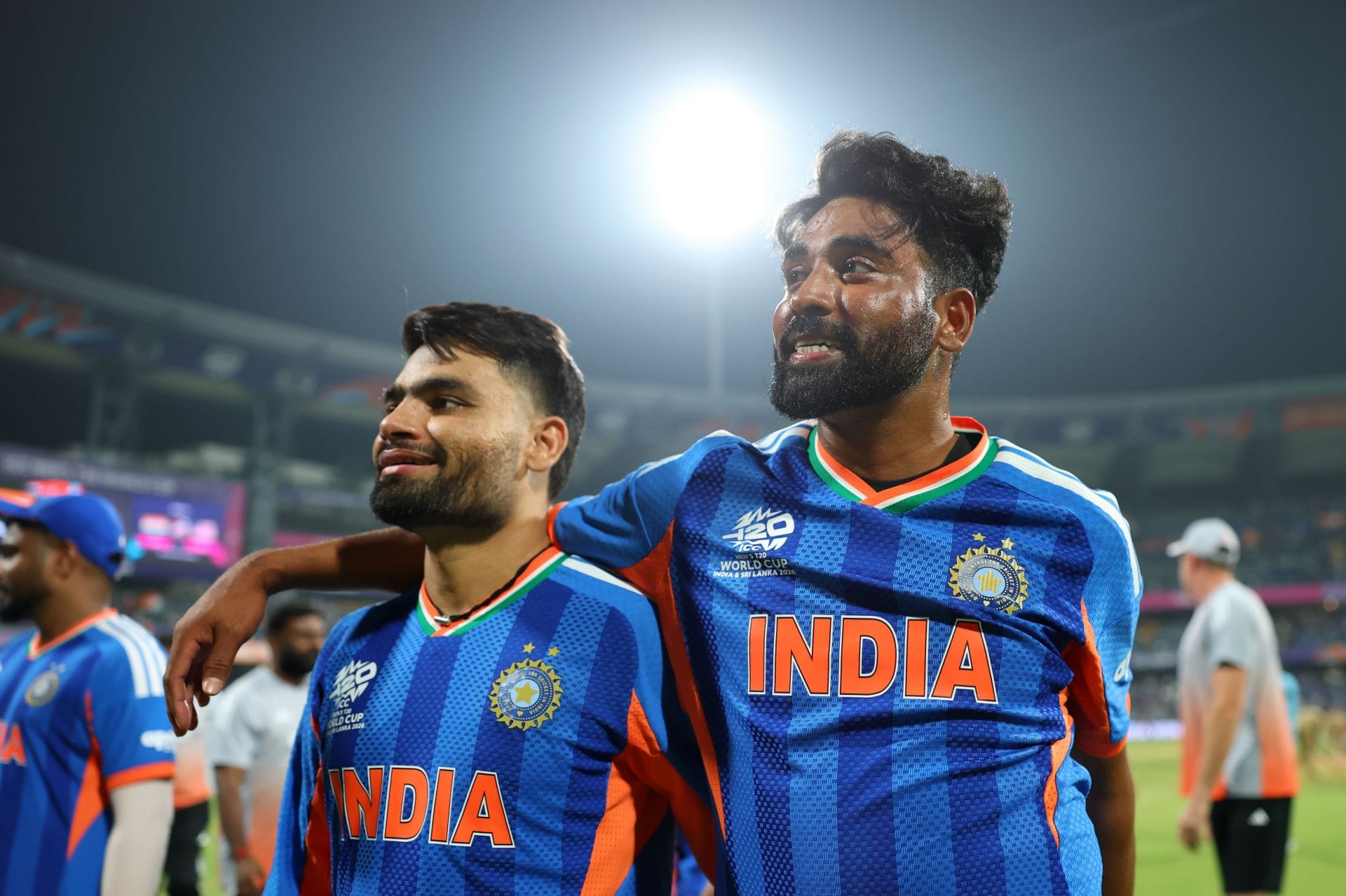 Mohammed Siraj uplifts Rinku Singh with an arm on shoulder after IND vs ZIM T20 World Cup 2026 match [Watch] 