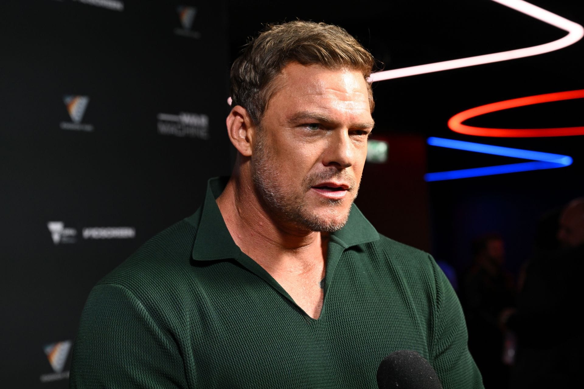 "We all saw that for sure": Perez Hilton reacts after Alan Ritchson releases body-cam footage of his altercation with neighbor Ronnie Taylor 