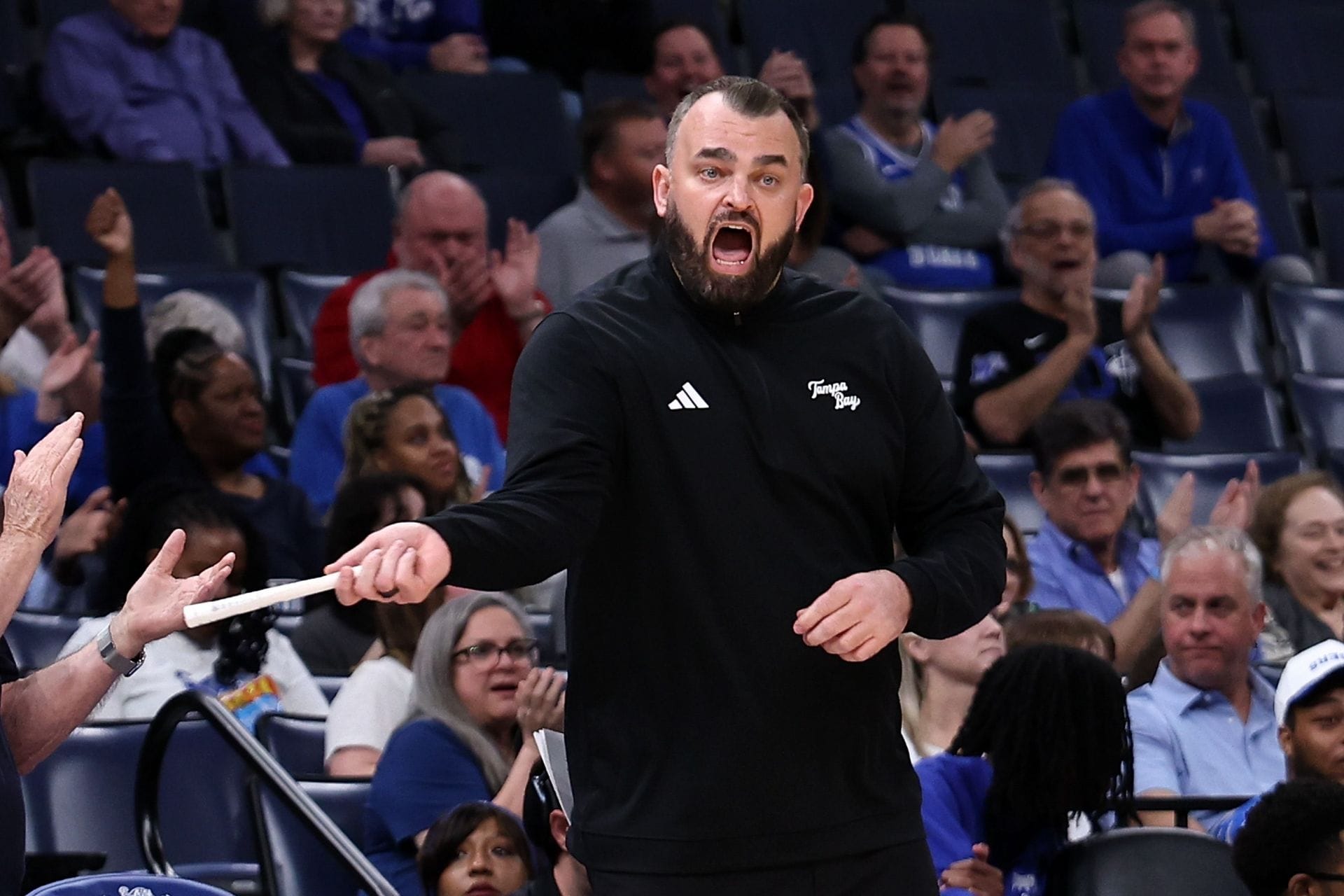 “Syracuse setting its sights on Kim Mulkey”: College hoops fans react to Bryan Hodgson turning down head coaching job at Orange